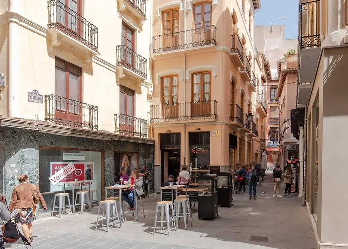 Daire Gran Via Nazari, By Daimar Granada